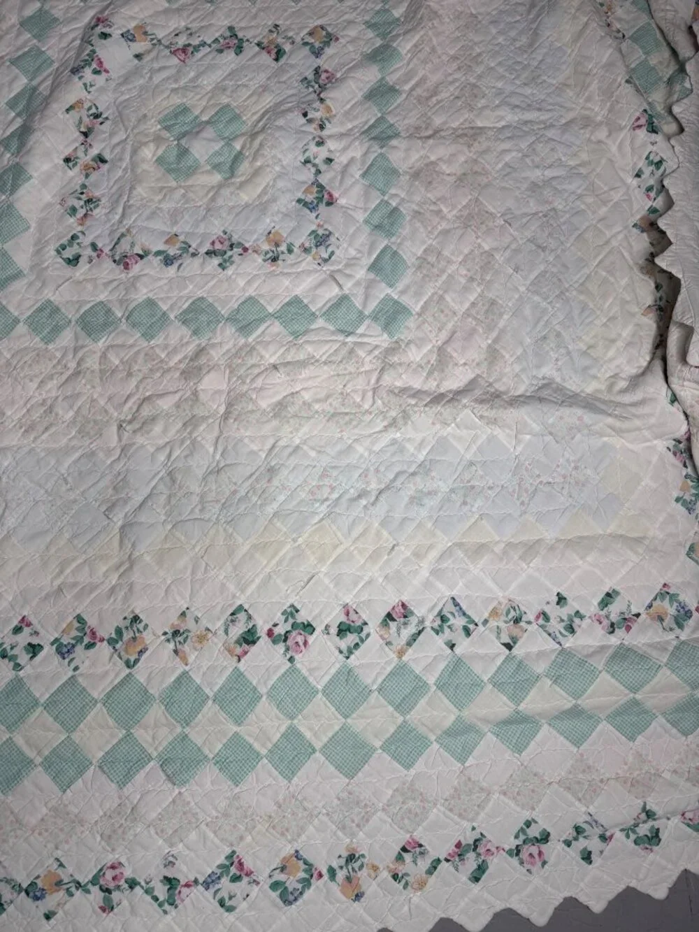 Vintage Handmade Floral Quilt Green White Patchwork Full Queen Scalloped Edges C